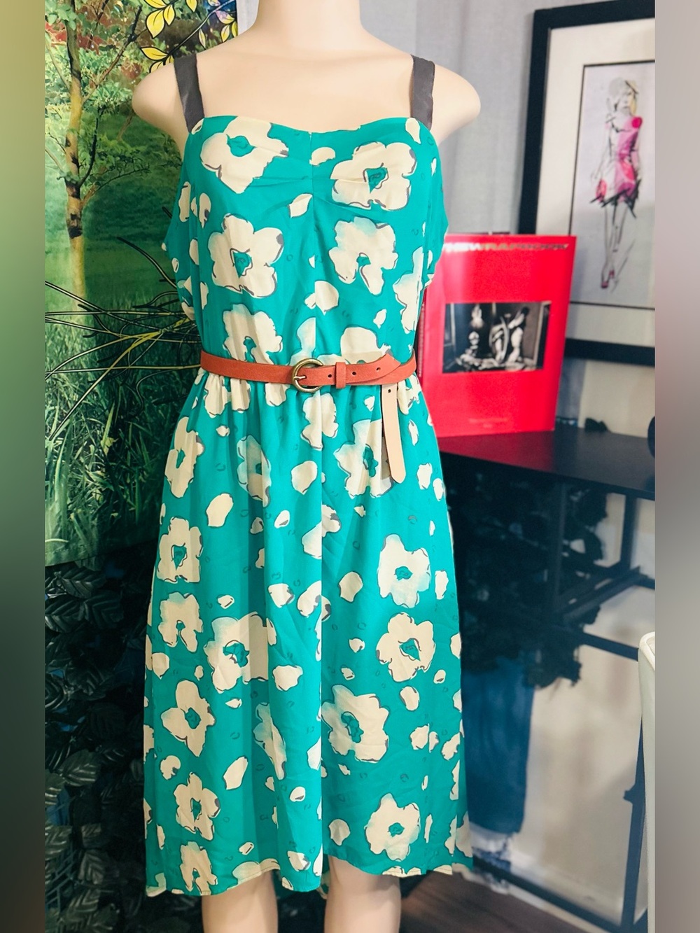 "I Heart Ronson" Floral Green
Chiffon Smocked Lined V-Neck high/Low Midi Dress L